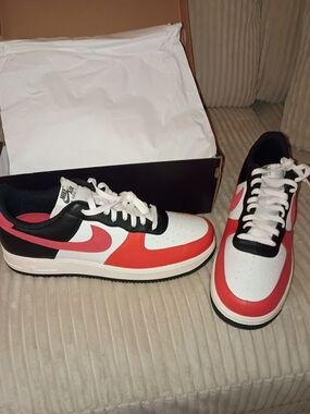 Nike Air Force 1 Men's Low-Top Leather Sneakers - White / Red / Black